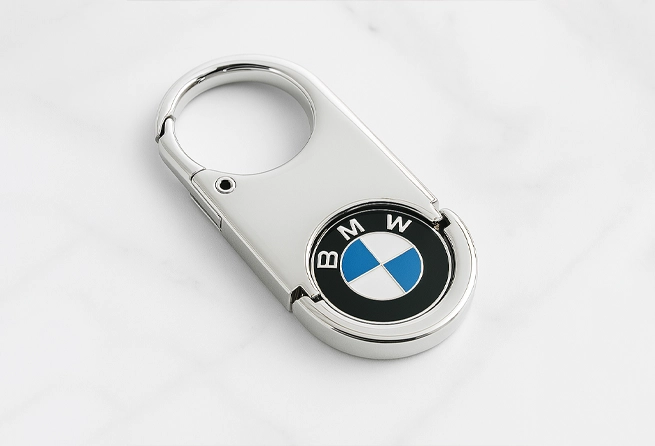 brelok z żetonem do wózka z logo